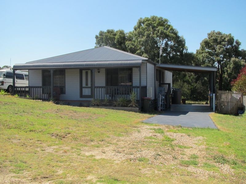 61 Albatross Road, Lakes Entrance VIC 3909