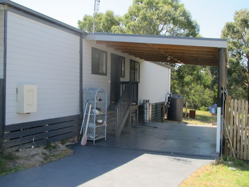 61 Albatross Road, Lakes Entrance VIC 3909