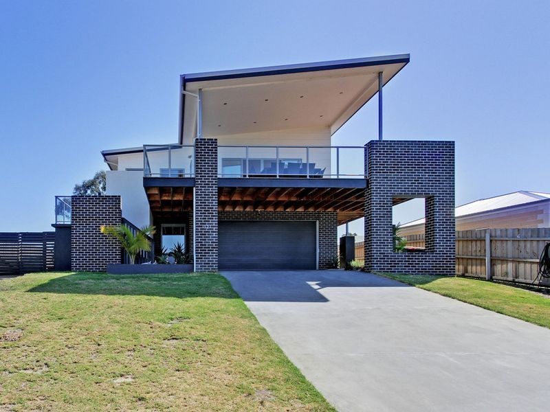 12 Lake Bunga Court, Lakes Entrance VIC 3909