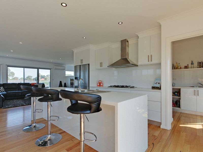 12 Lake Bunga Court, Lakes Entrance VIC 3909