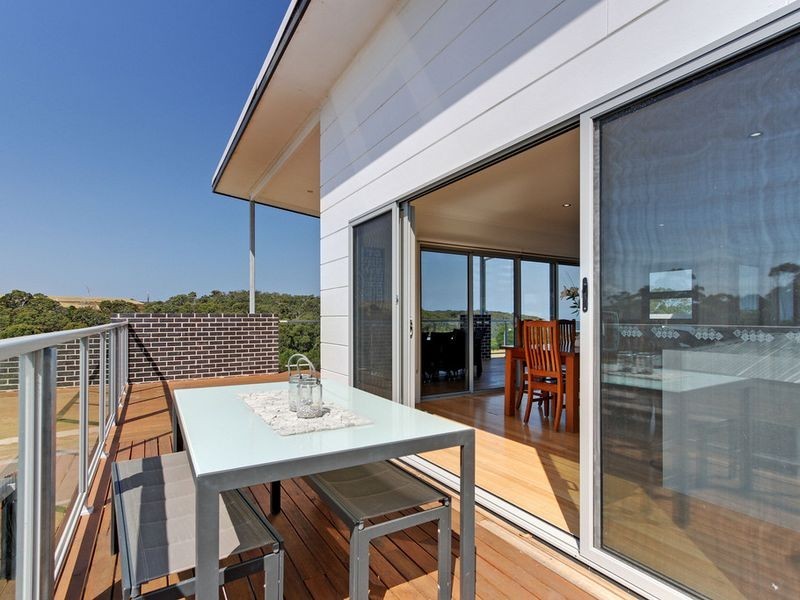 12 Lake Bunga Court, Lakes Entrance VIC 3909