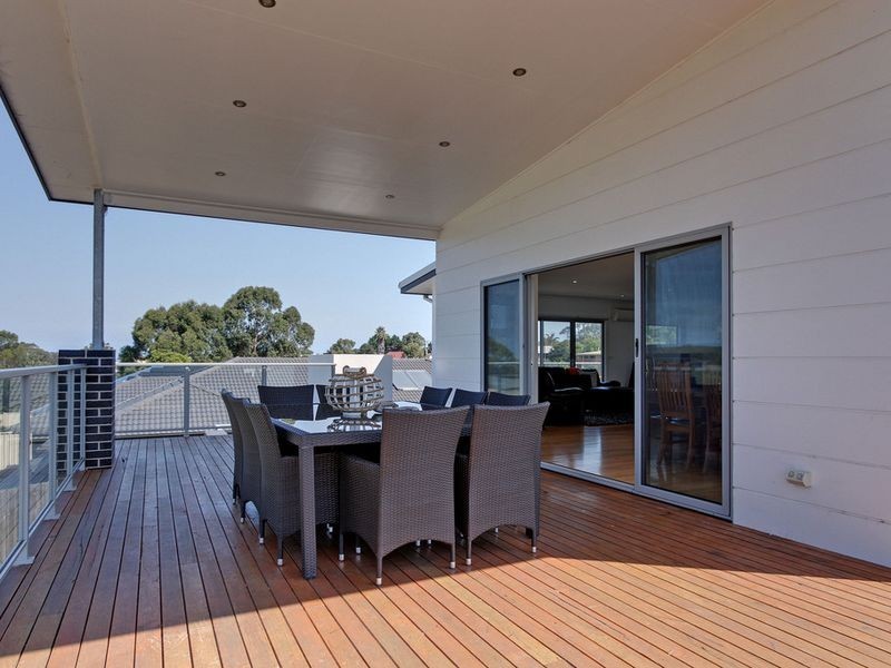 12 Lake Bunga Court, Lakes Entrance VIC 3909