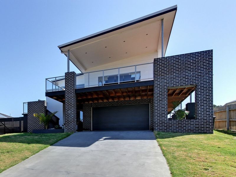 12 Lake Bunga Court, Lakes Entrance VIC 3909