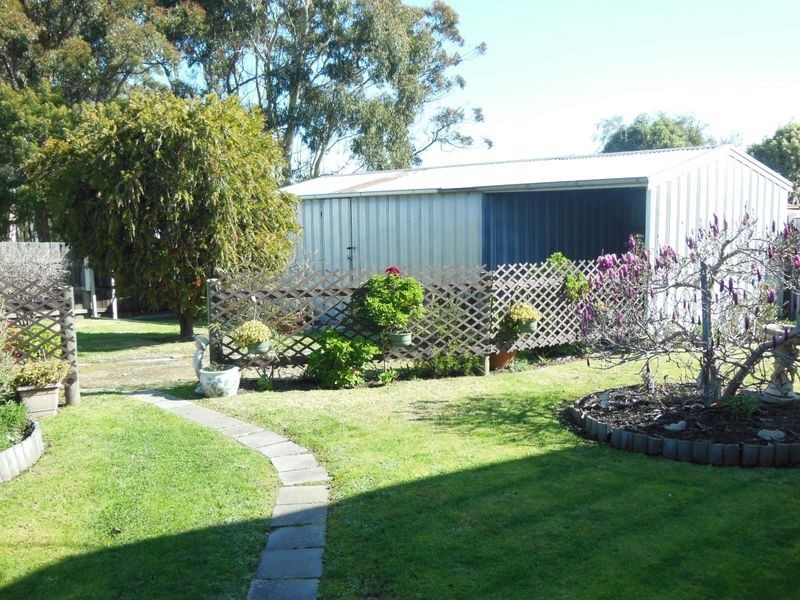 206 Thorpes Lane, Lakes Entrance VIC 3909