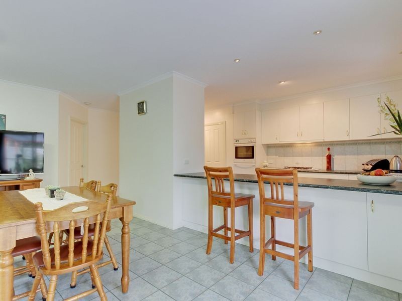 6 McMahons Road, Lakes Entrance VIC 3909