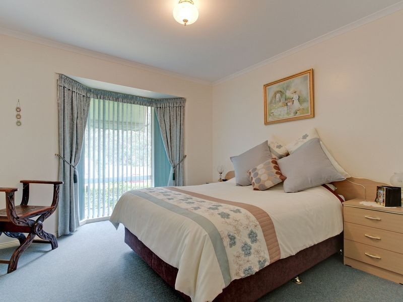 6 McMahons Road, Lakes Entrance VIC 3909