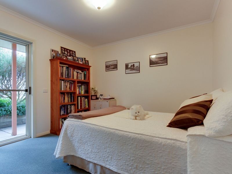 6 McMahons Road, Lakes Entrance VIC 3909