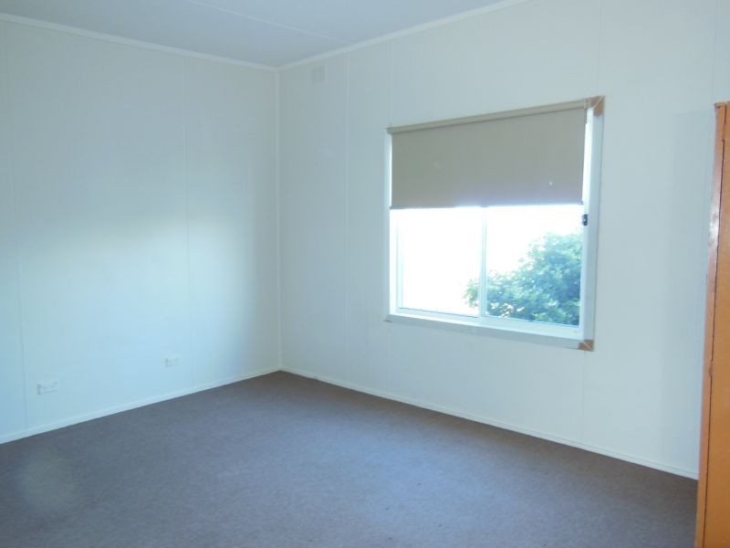 33 Capes Road, Lakes Entrance VIC 3909