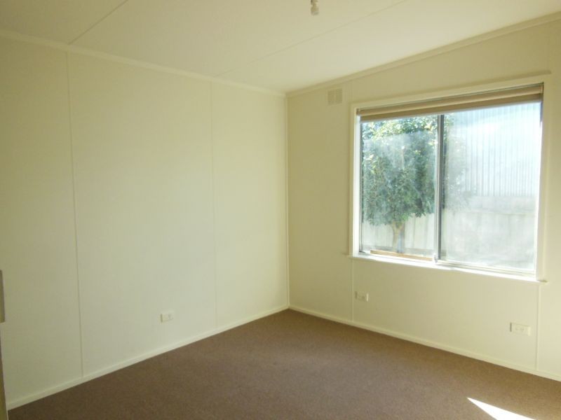 33 Capes Road, Lakes Entrance VIC 3909