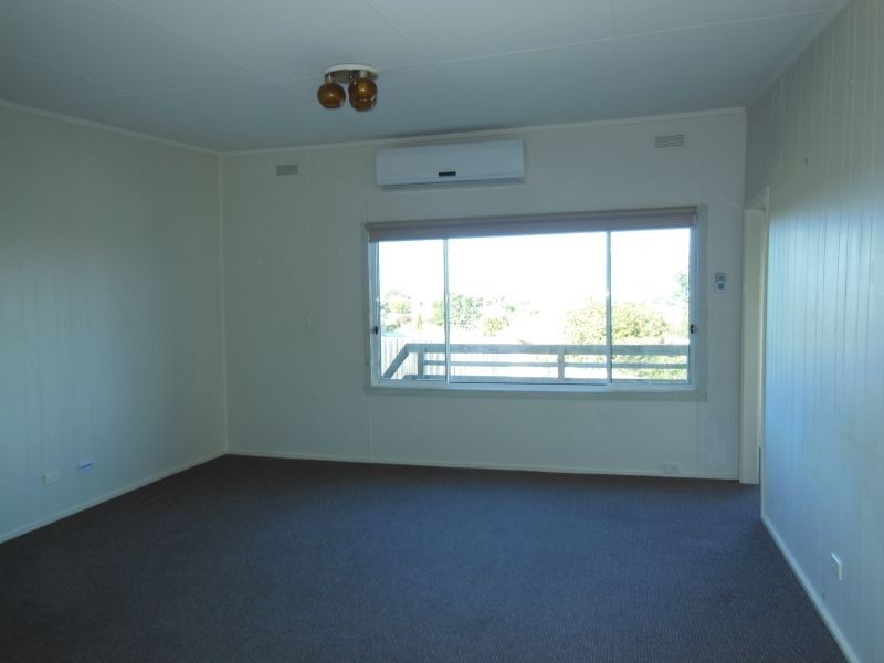 33 Capes Road, Lakes Entrance VIC 3909