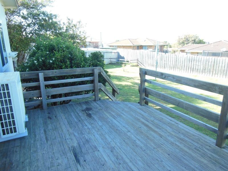 33 Capes Road, Lakes Entrance VIC 3909