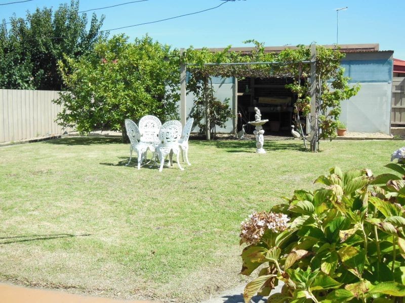 7 Bowler Street, Lakes Entrance VIC 3909