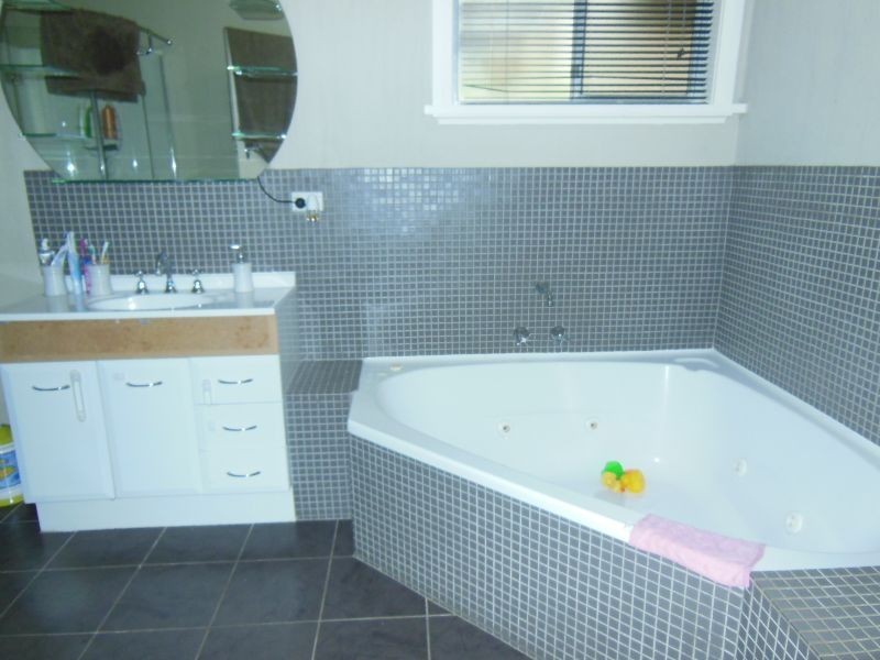 17 Worcester Street, Lakes Entrance VIC 3909