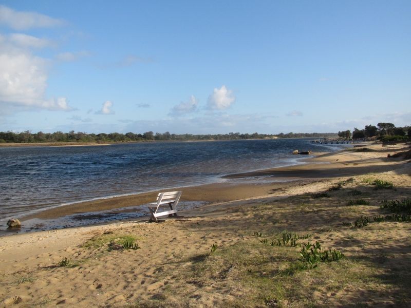 2/14 Middle Street, Lakes Entrance VIC 3909