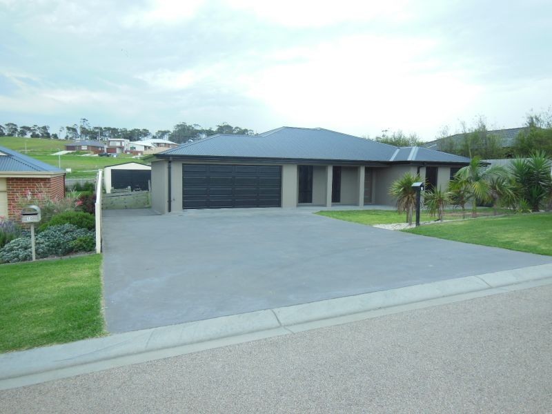 8 Norman Court, Lakes Entrance VIC 3909