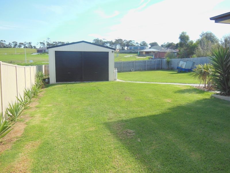 8 Norman Court, Lakes Entrance VIC 3909