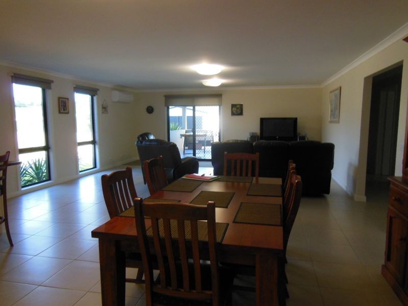 8 Norman Court, Lakes Entrance VIC 3909