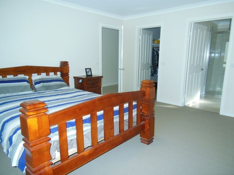 8 Norman Court, Lakes Entrance VIC 3909