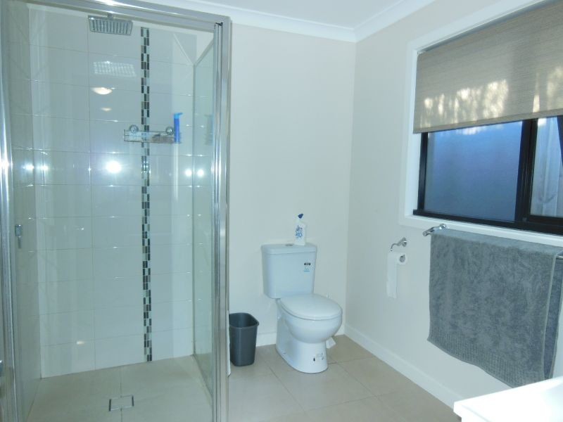 8 Norman Court, Lakes Entrance VIC 3909