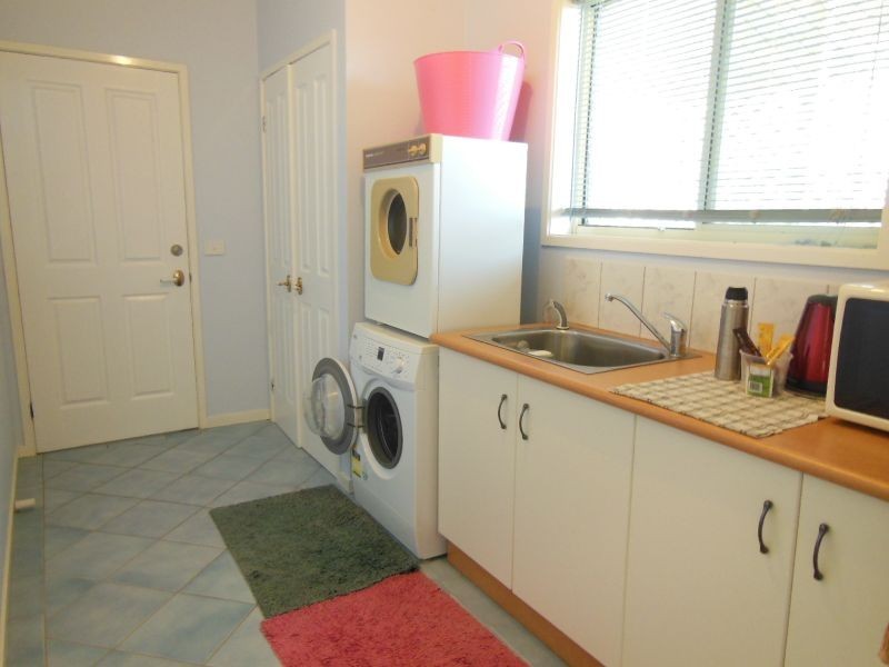 75 Lakeside Drive, Lakes Entrance VIC 3909