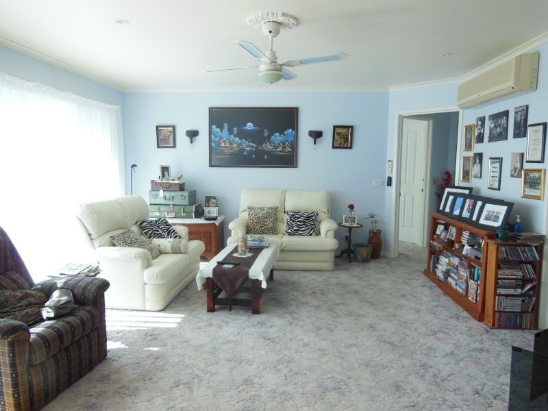 75 Lakeside Drive, Lakes Entrance VIC 3909