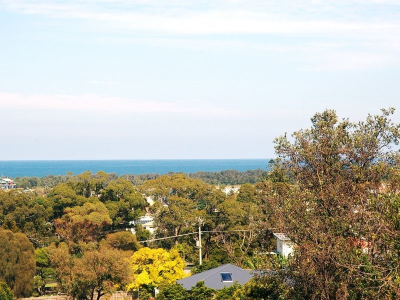 15 Outlook Avenue, Lakes Entrance VIC 3909
