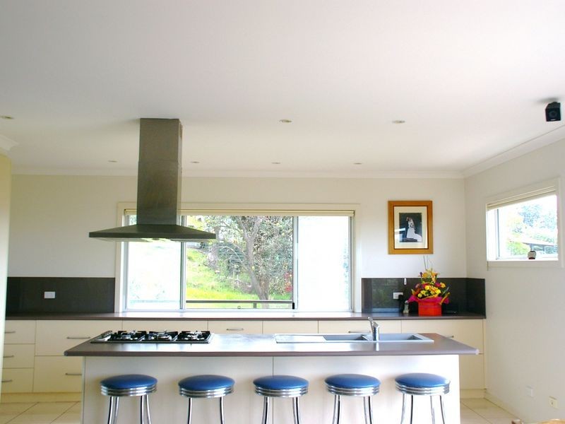 15 Outlook Avenue, Lakes Entrance VIC 3909