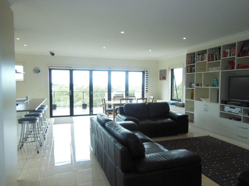 15 Outlook Avenue, Lakes Entrance VIC 3909