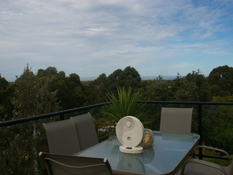 15 Outlook Avenue, Lakes Entrance VIC 3909
