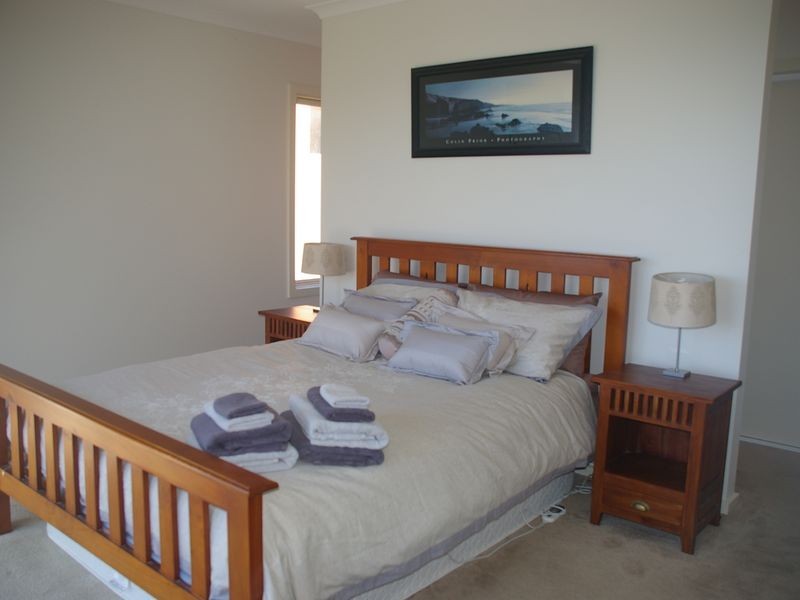 15 Outlook Avenue, Lakes Entrance VIC 3909
