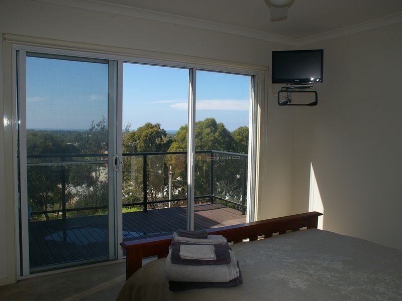 15 Outlook Avenue, Lakes Entrance VIC 3909