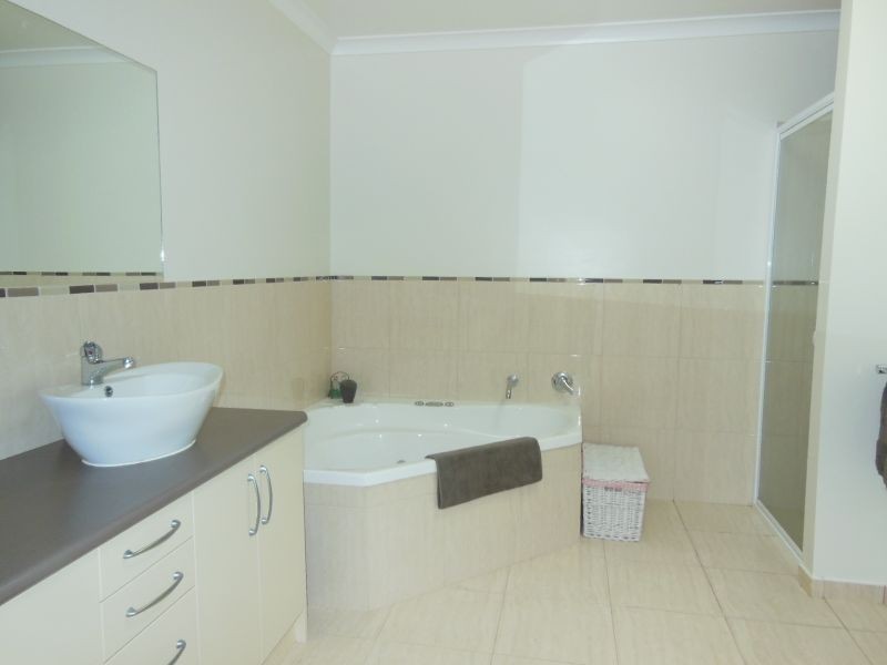 15 Outlook Avenue, Lakes Entrance VIC 3909