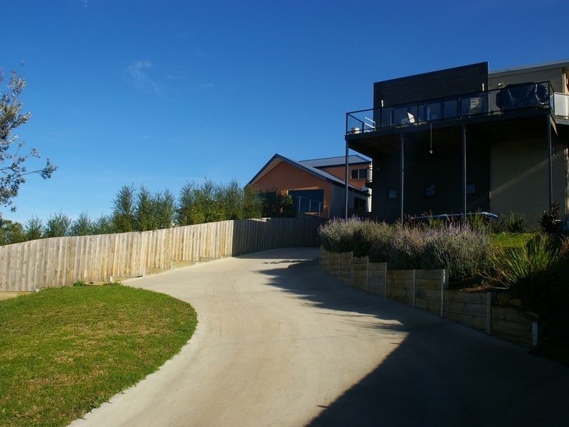 15 Outlook Avenue, Lakes Entrance VIC 3909