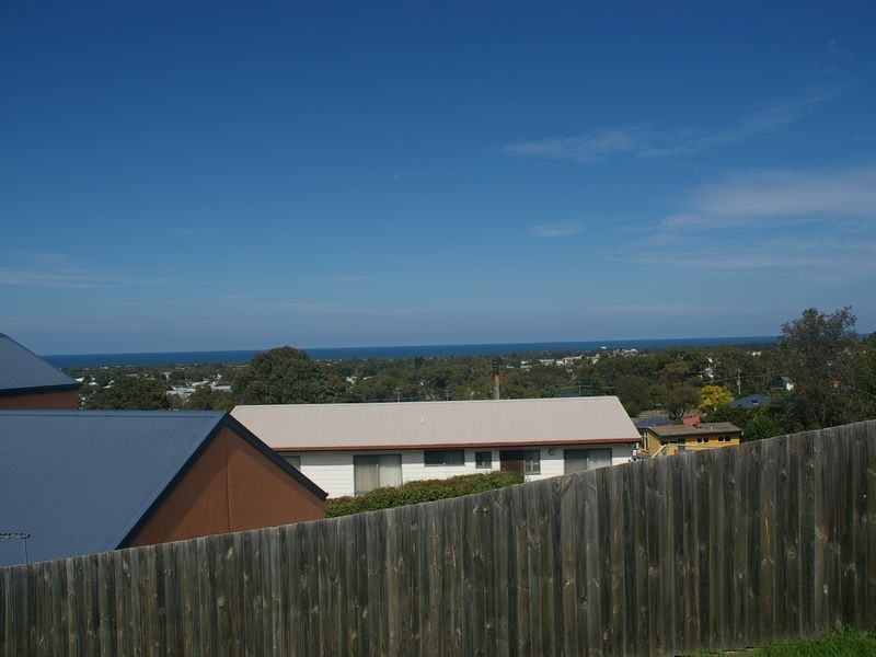 15 Outlook Avenue, Lakes Entrance VIC 3909