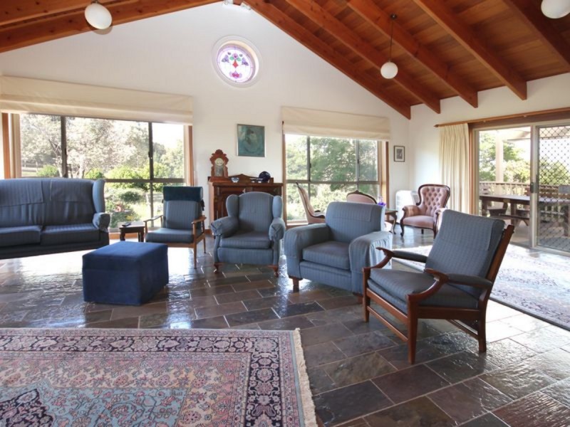 8 Reggardo Rise, Lakes Entrance VIC 3909