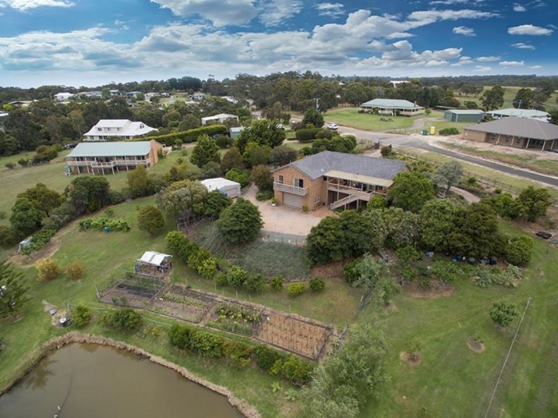 8 Reggardo Rise, Lakes Entrance VIC 3909