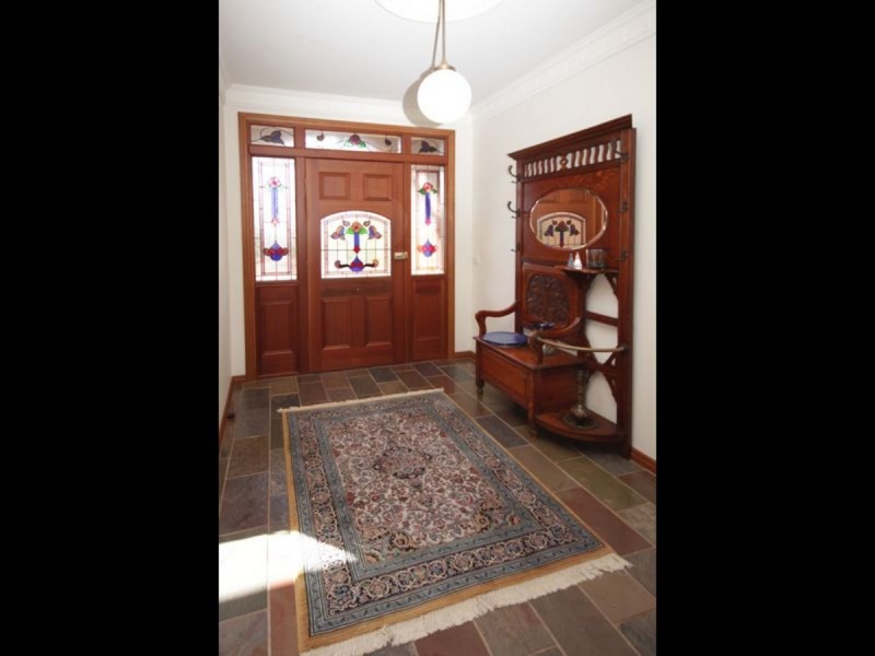 8 Reggardo Rise, Lakes Entrance VIC 3909