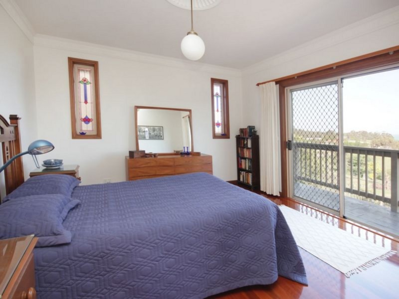 8 Reggardo Rise, Lakes Entrance VIC 3909