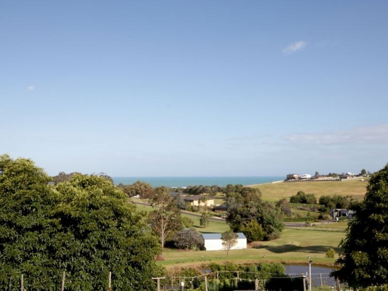 8 Reggardo Rise, Lakes Entrance VIC 3909