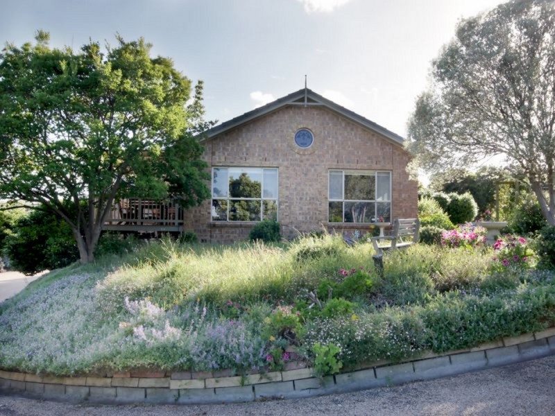 8 Reggardo Rise, Lakes Entrance VIC 3909