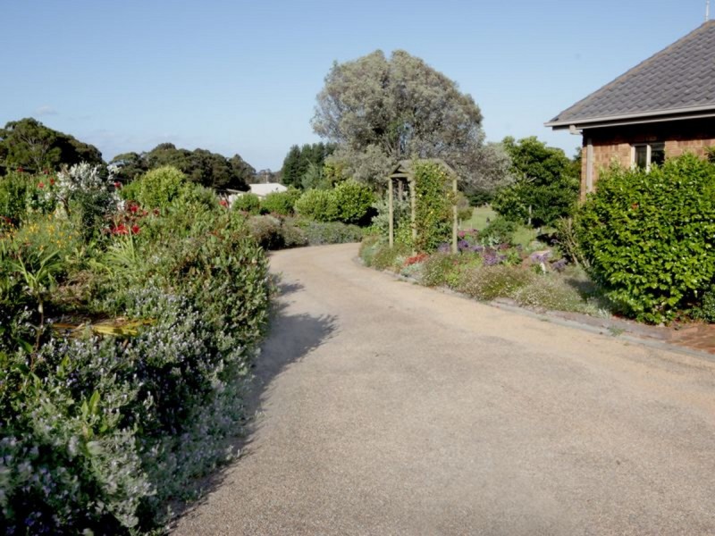 8 Reggardo Rise, Lakes Entrance VIC 3909