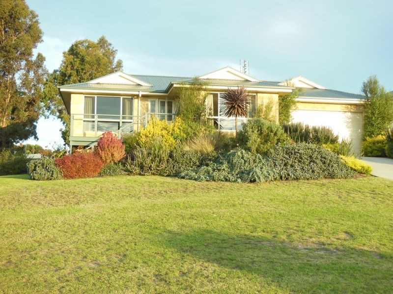 9 The Balcony, Lakes Entrance VIC 3909