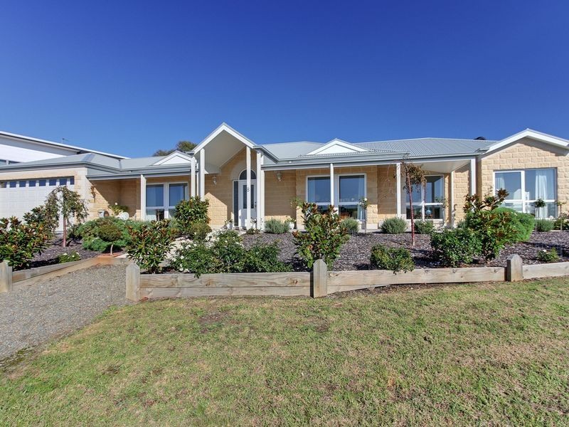 8 Wonga Court, Lakes Entrance VIC 3909