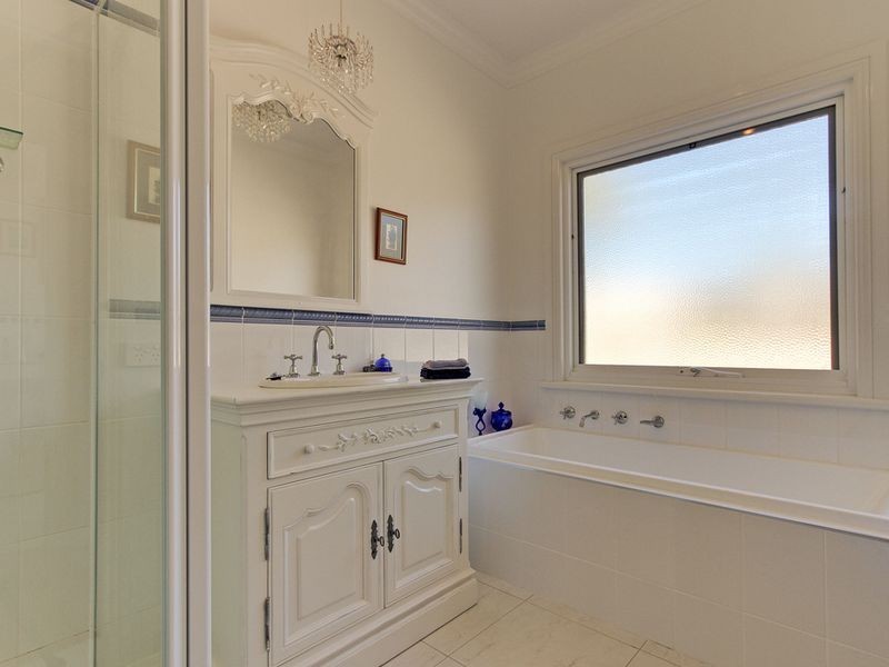 8 Wonga Court, Lakes Entrance VIC 3909