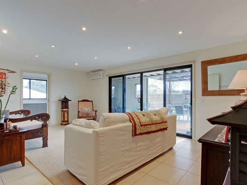 39 Sea Lakes Close, Lakes Entrance VIC 3909