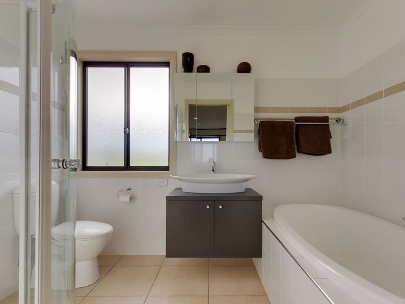 39 Sea Lakes Close, Lakes Entrance VIC 3909