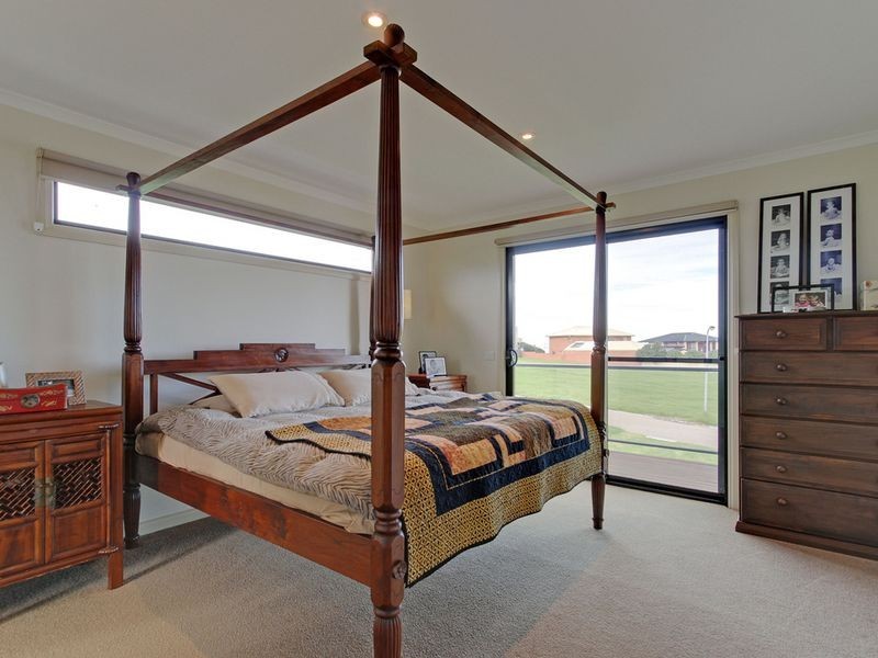 39 Sea Lakes Close, Lakes Entrance VIC 3909