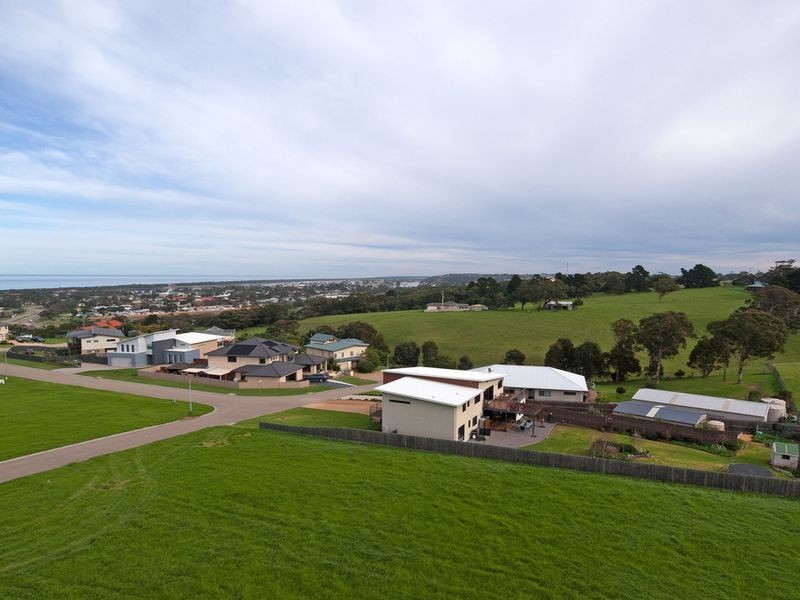 39 Sea Lakes Close, Lakes Entrance VIC 3909