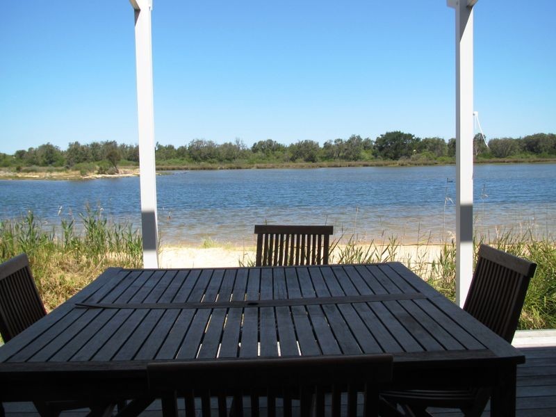 18 Middle Street, Lakes Entrance VIC 3909