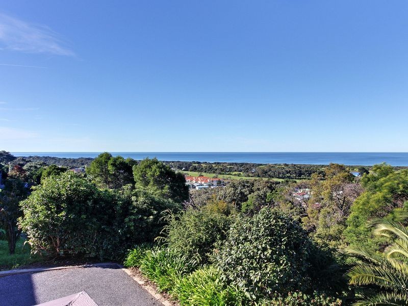 25 Lyrebird Court, Lakes Entrance VIC 3909